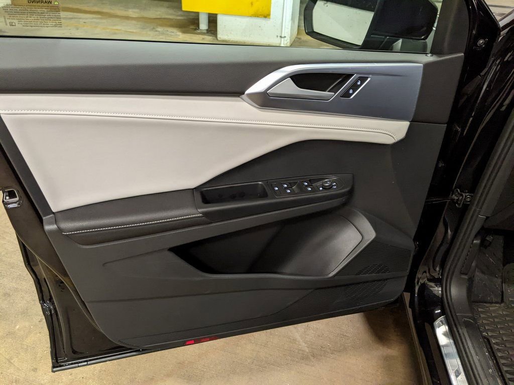 New 2026 Volkswagen Taos SE image 9