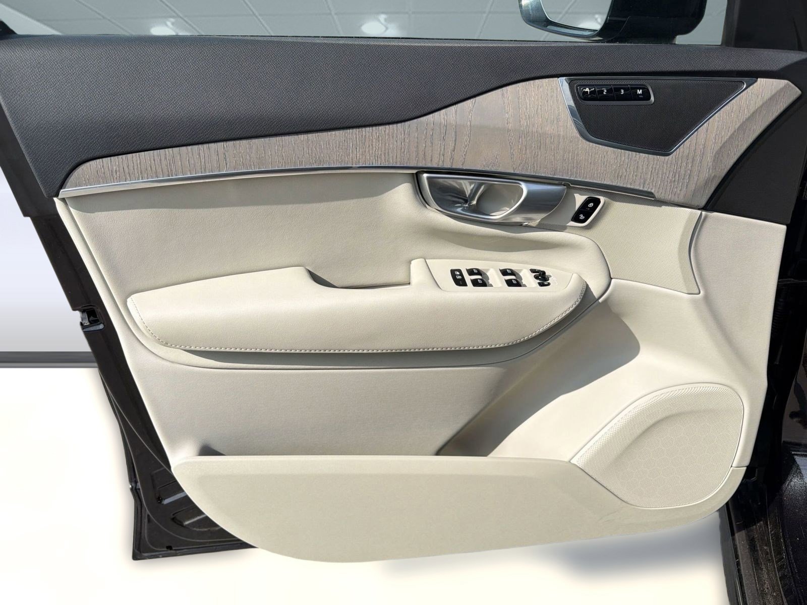Certified 2024 Volvo XC90 B6 Plus w/ Protection Package Premier image 21