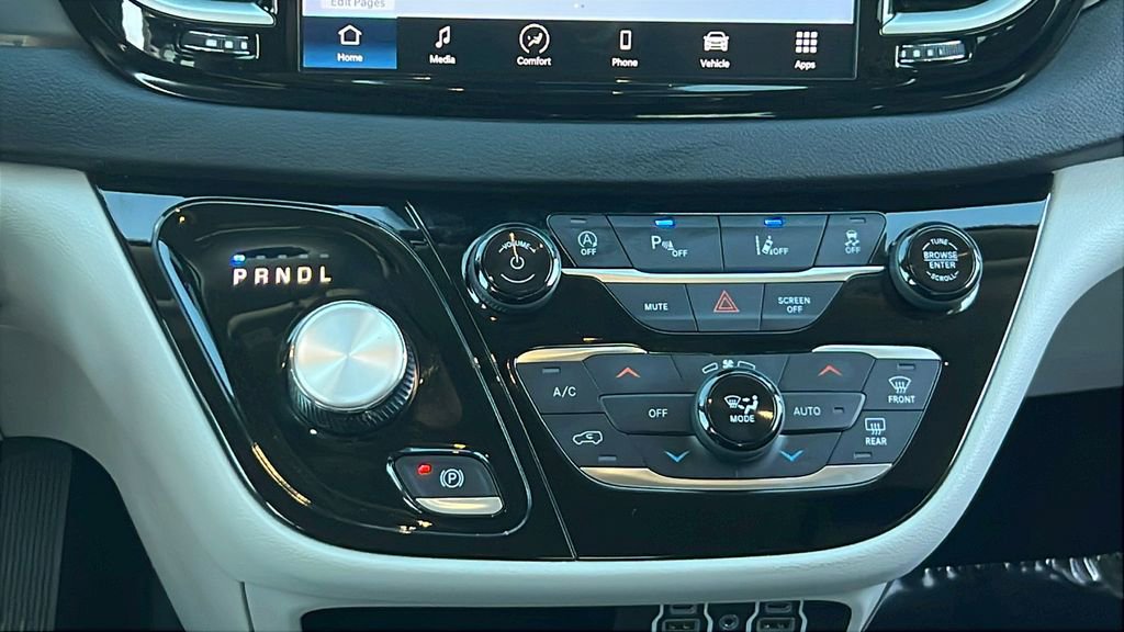 Used 2024 Chrysler Pacifica Touring-L image 20