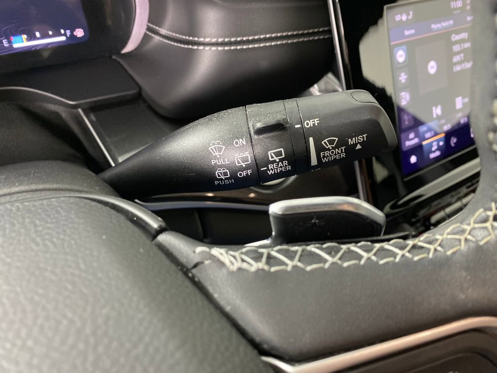 Used 2023 Jeep Grand Cherokee Altitude image 17