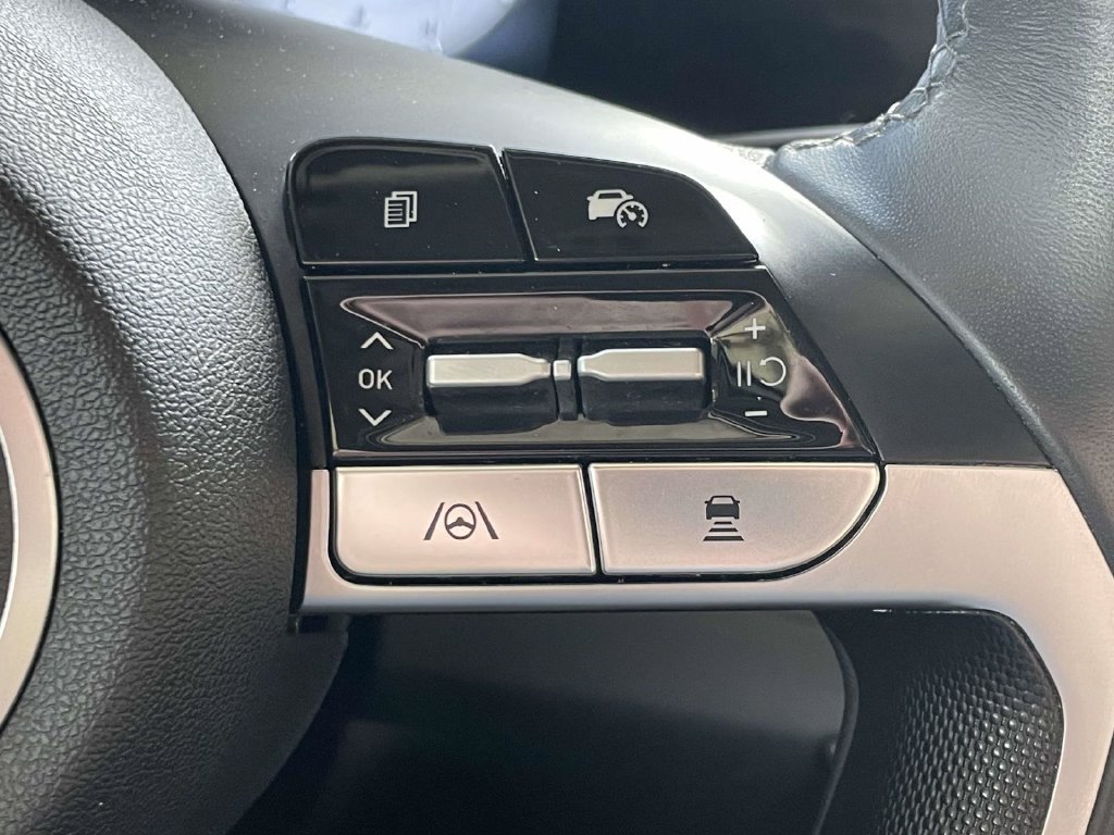 Certified 2025 Hyundai Elantra SEL FWD image 21