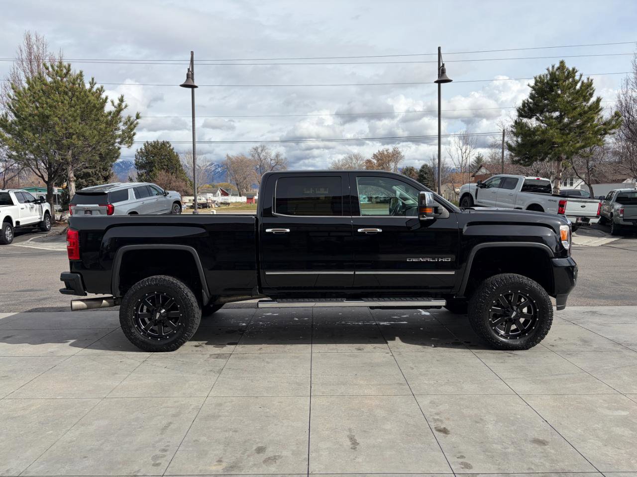 Used 2016 GMC Sierra 3500 Denali w/ Duramax Plus Package AWD/4WD image 3