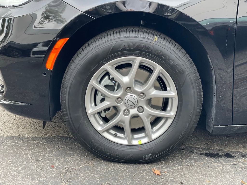 New 2026 Chrysler Pacifica Select FWD image 10