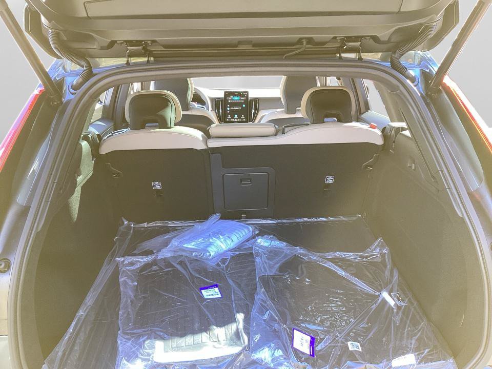 New 2027 Volvo XC60 B5 Plus AWD/4WD image 15