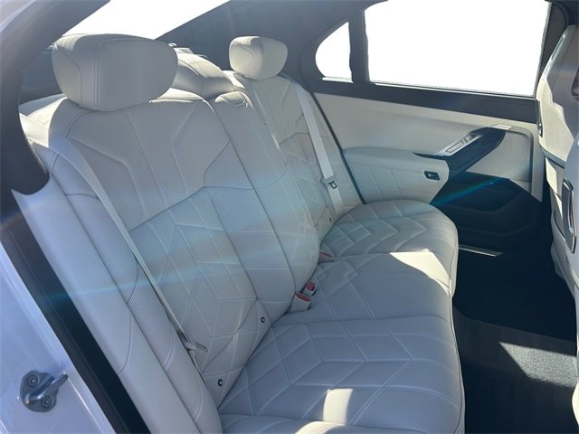 New 2026 BMW 750e xDrive image 18