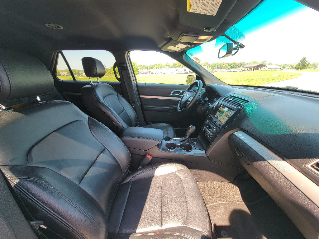 Used 2017 Ford Explorer XLT w/ Equipment Group 202A FWD image 37