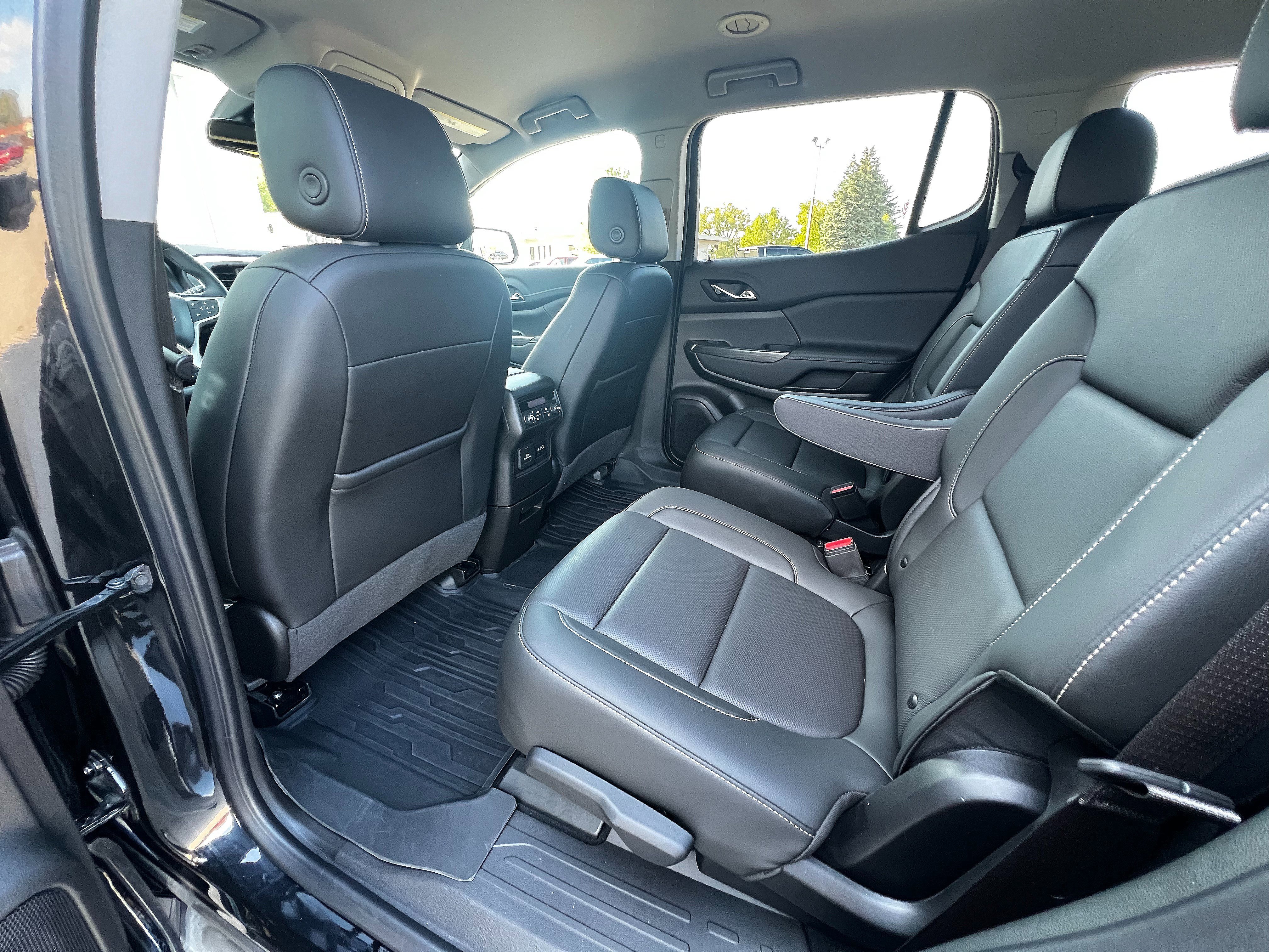 Used 2023 GMC Acadia SLT w/ Preferred Package image 20