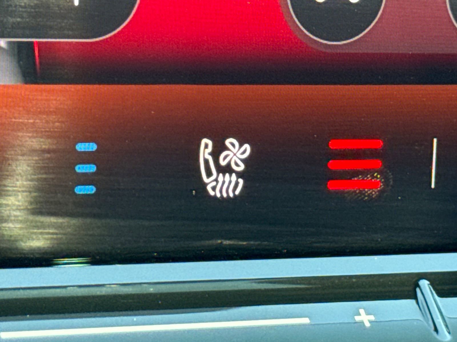 Certified 2025 Volkswagen Tiguan SEL R-Line image 37