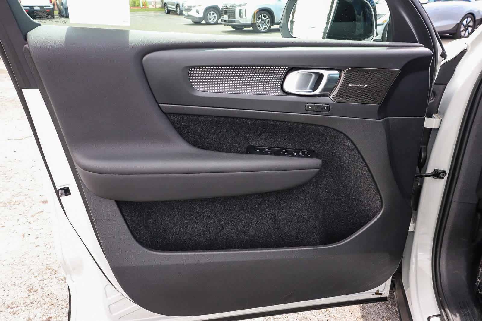 Used 2023 Volvo XC40 B5 Ultimate AWD/4WD image 27