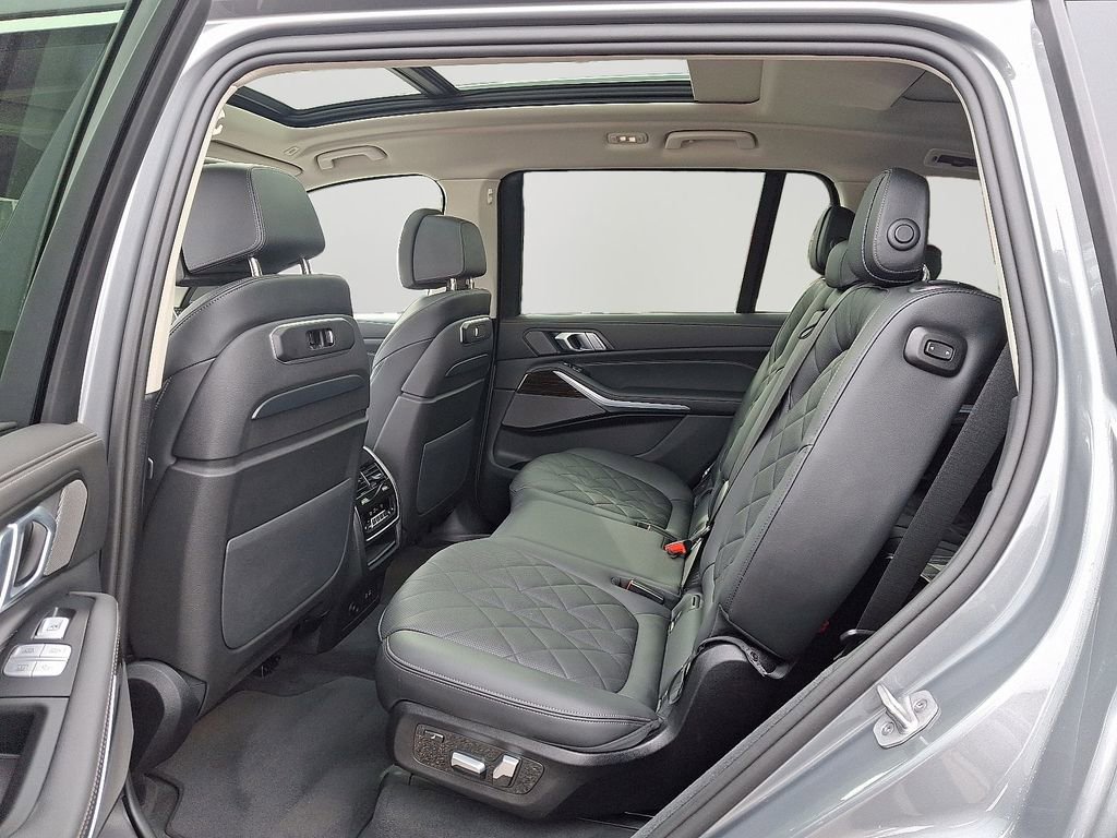 Used 2025 BMW X7 xDrive40i AWD/4WD image 8
