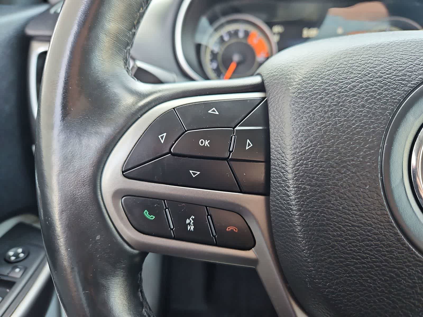 Used 2019 Jeep Cherokee Limited w/ Technology Group AWD/4WD image 24