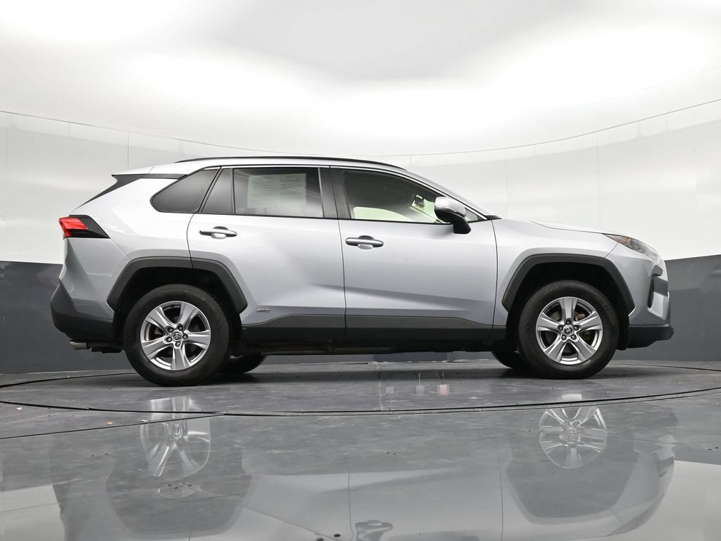 Used 2022 Toyota RAV4 LE AWD/4WD image 32