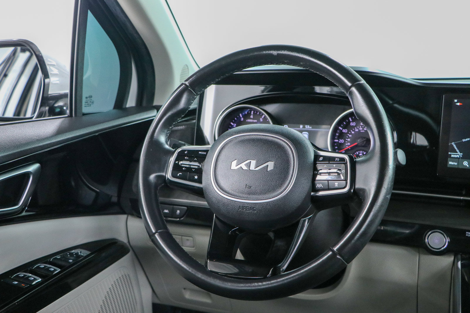 Used 2022 Kia Carnival EX FWD image 12