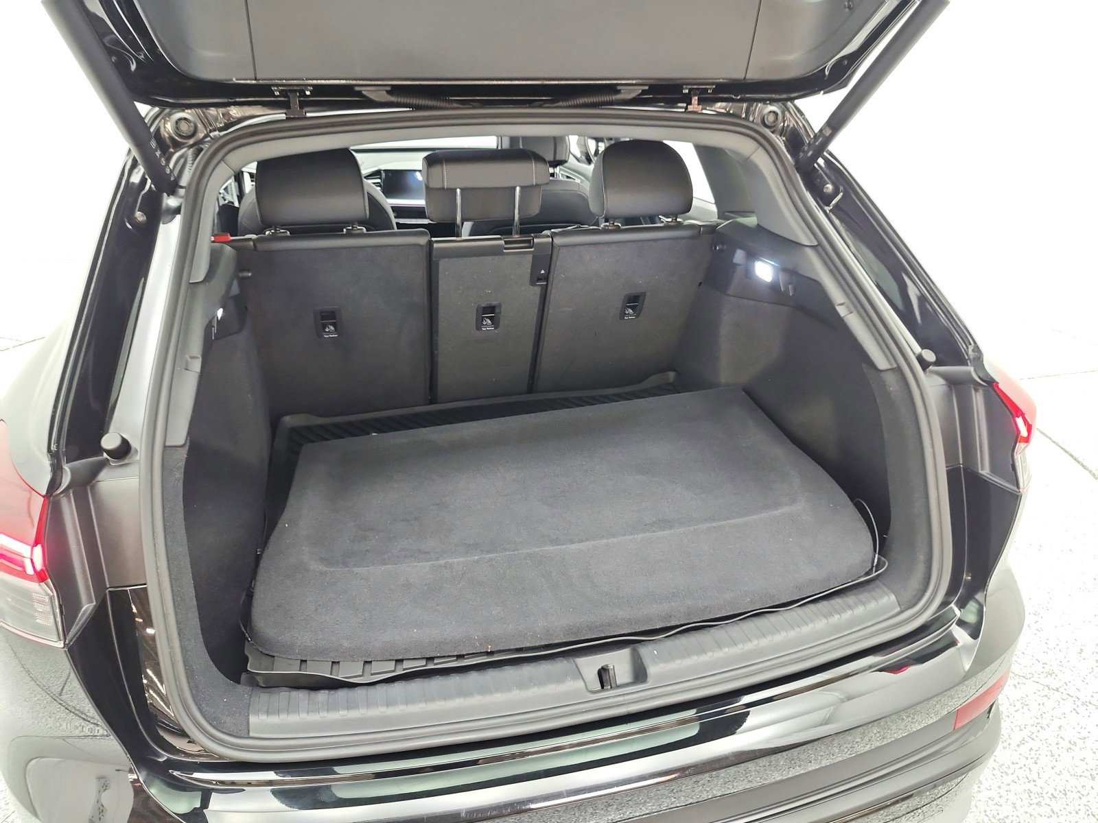 Used 2023 Audi Q4 e-tron Premium Plus w/ Premium Plus image 20