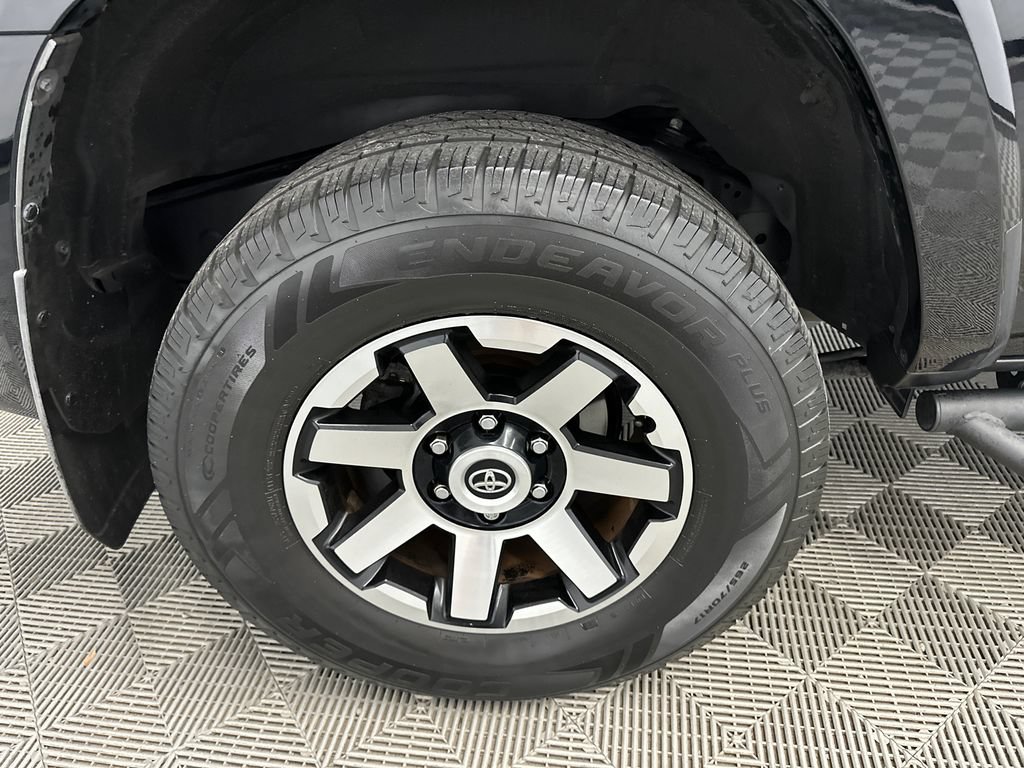 Used 2018 Toyota 4Runner TRD Off-Road Premium AWD/4WD image 18
