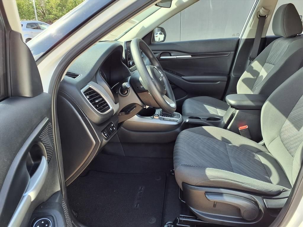 Certified 2022 Kia Seltos LX image 10