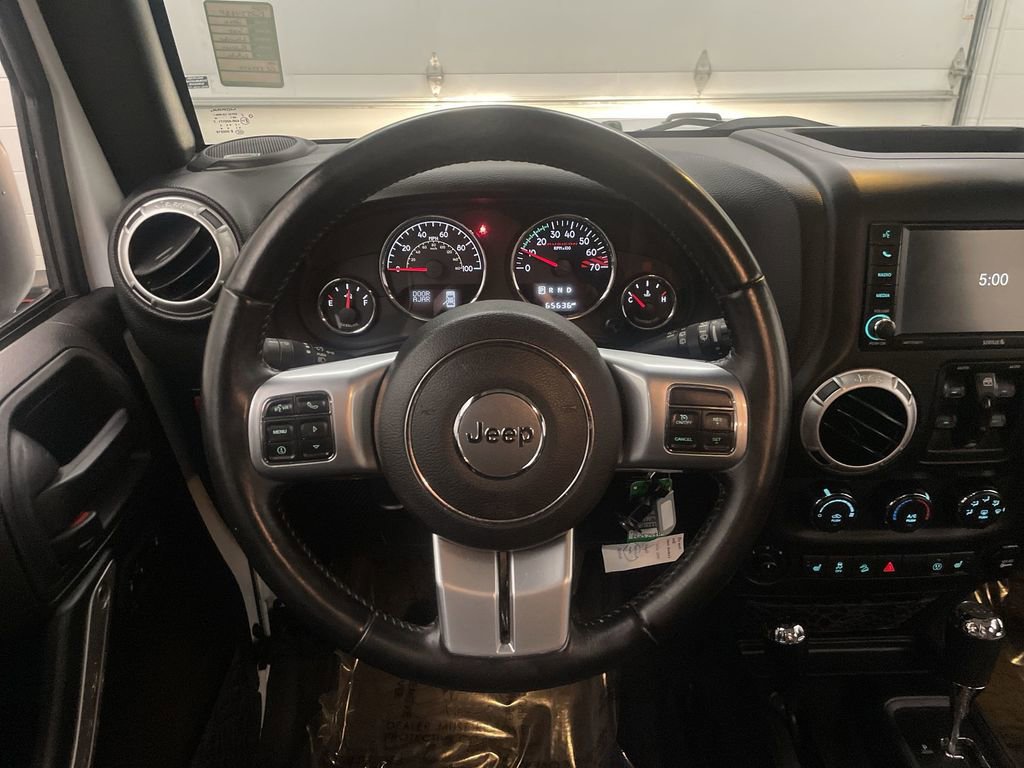 Used 2016 Jeep Wrangler Unlimited Rubicon AWD/4WD image 5