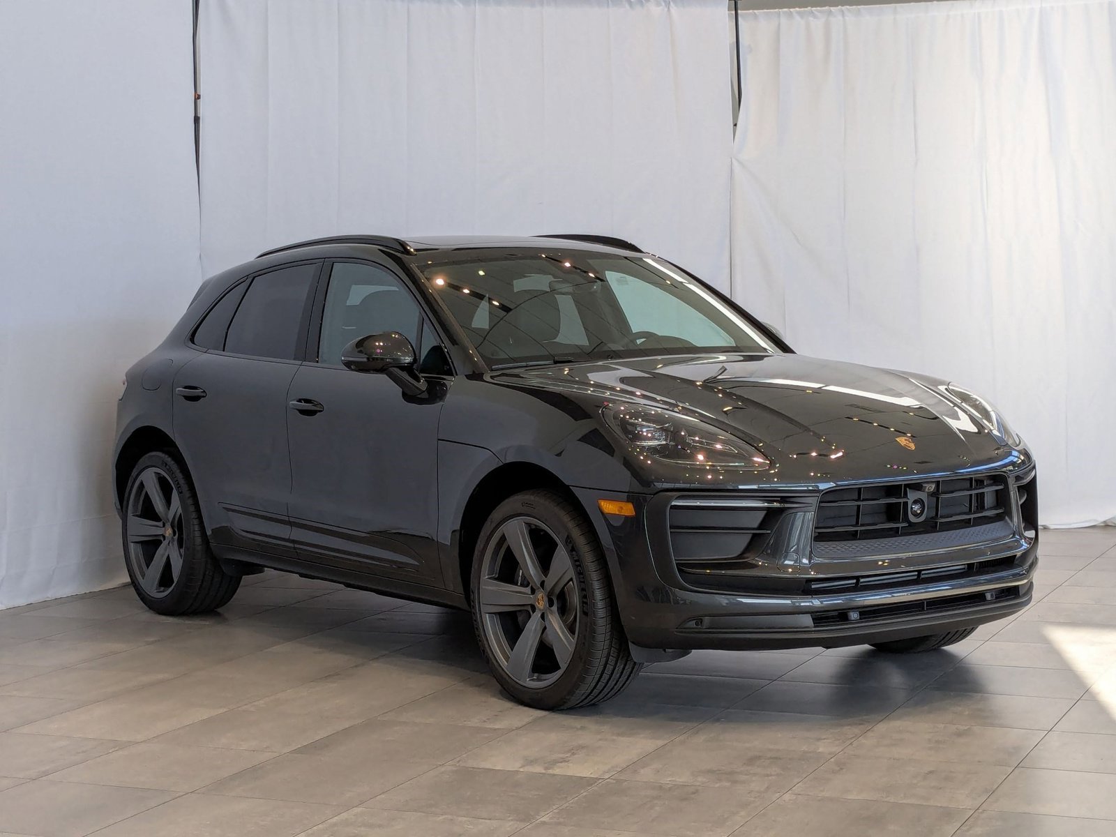 Used 2025 Porsche Macan image 7