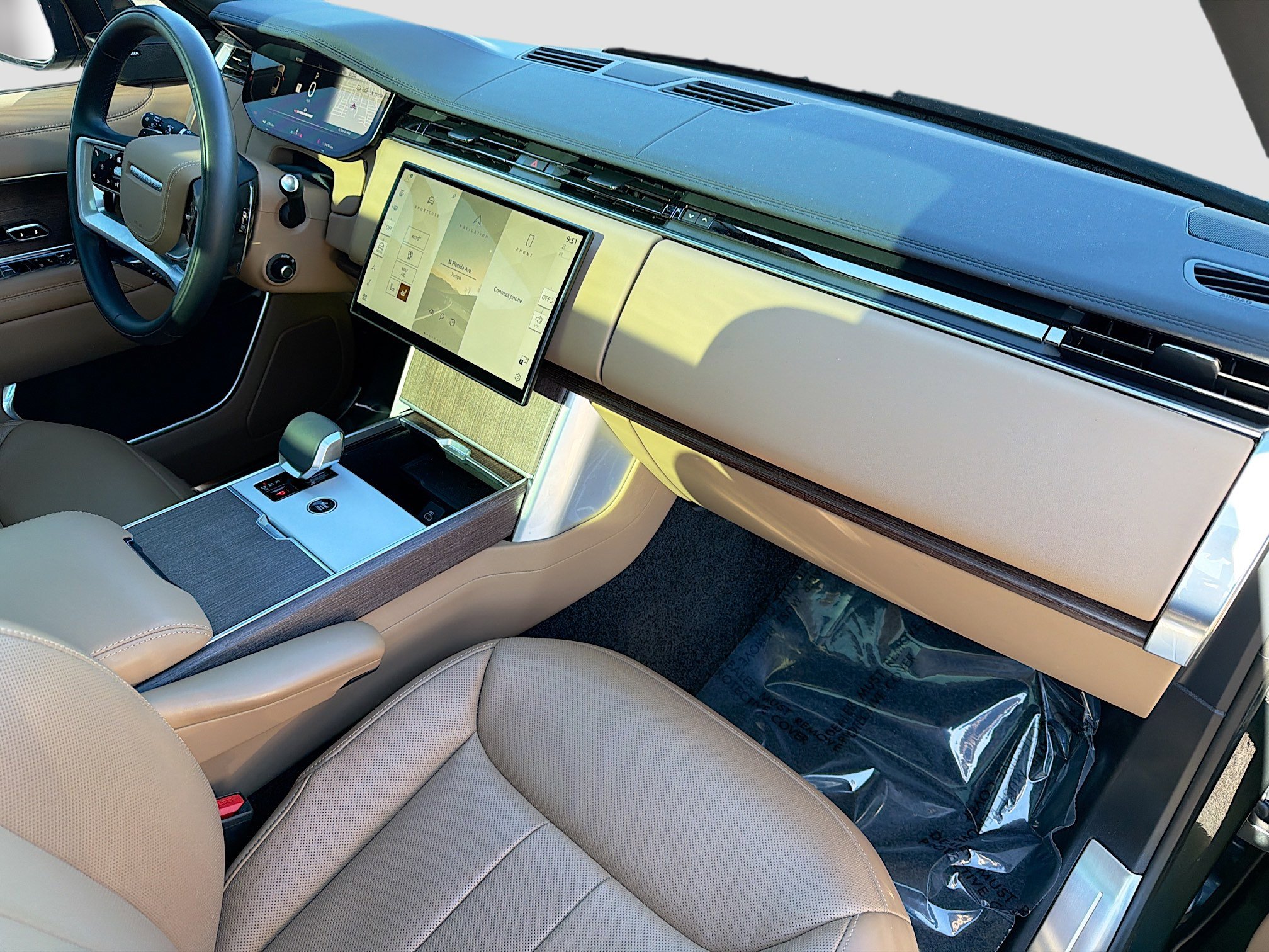 Used 2025 Land Rover Range Rover SE image 13