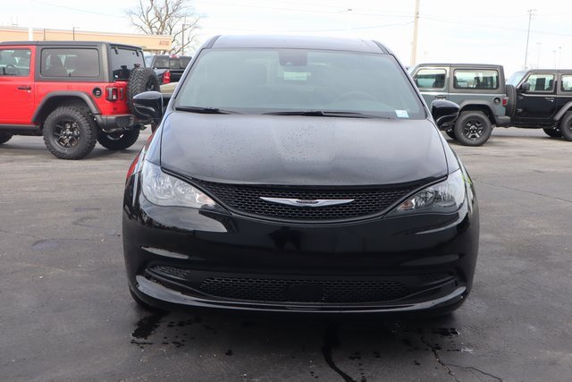 New 2026 Chrysler Voyager LX image 18