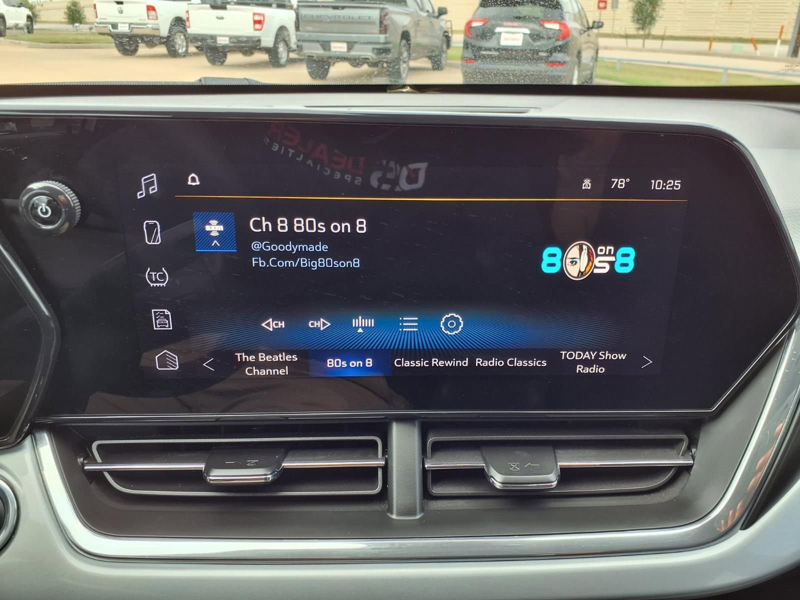 Used 2025 Chevrolet Trax LT FWD image 19