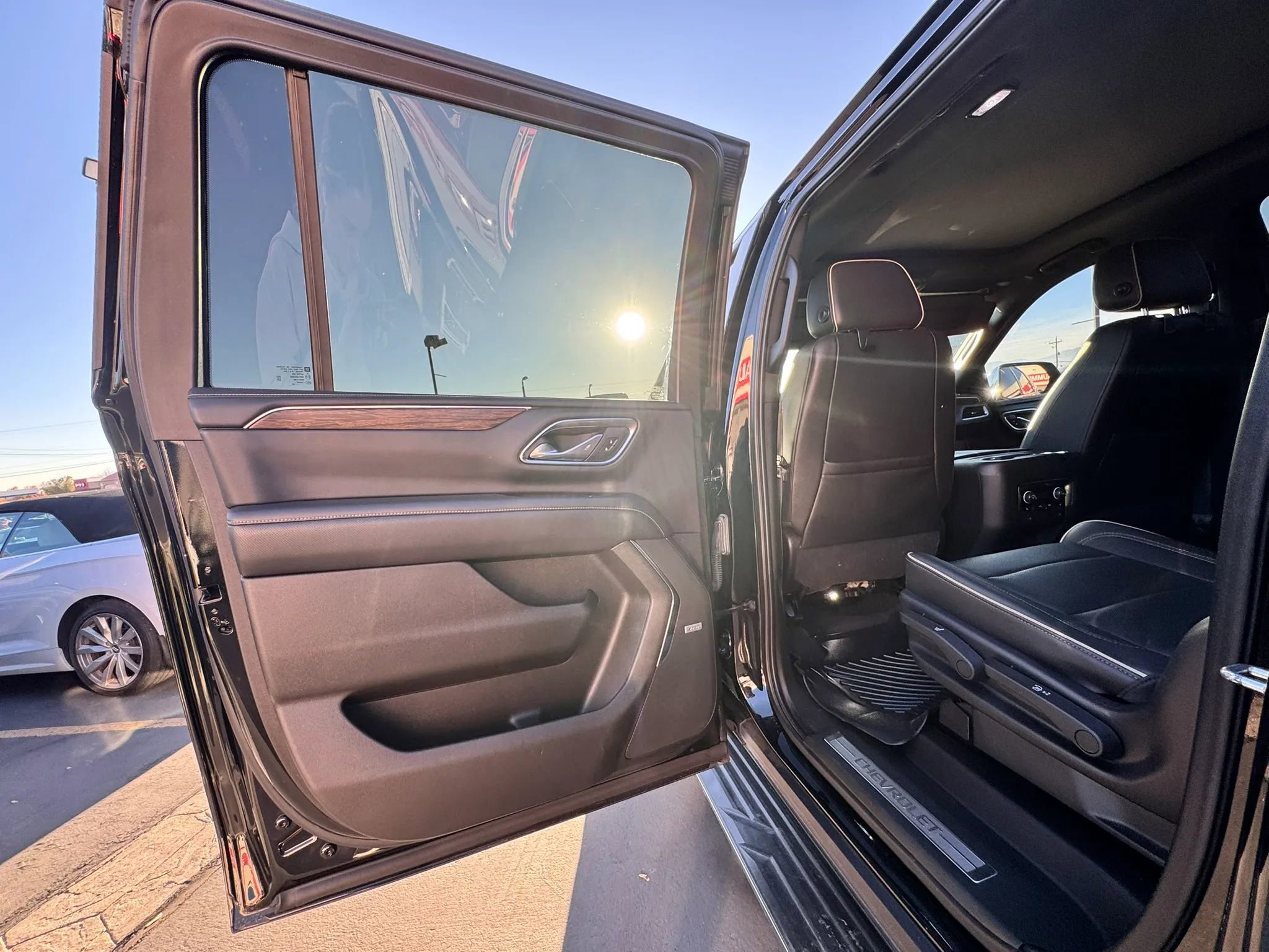 Used 2021 Chevrolet Suburban Premier w/ Premium Package image 25