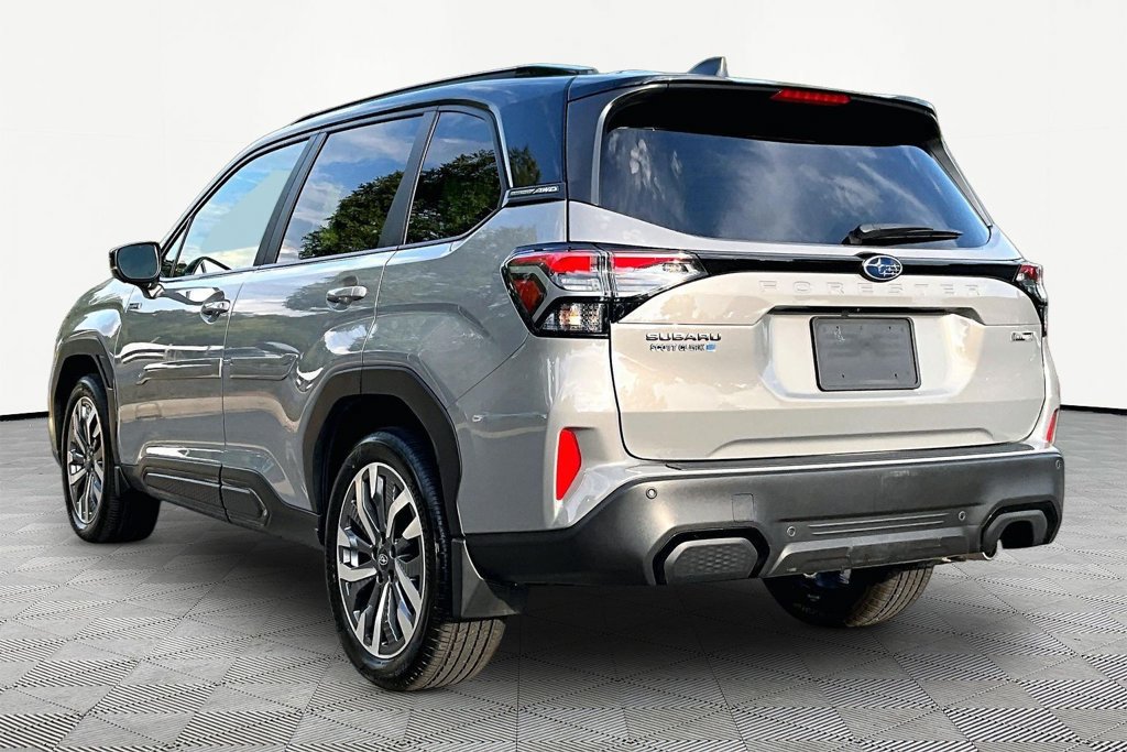Used 2025 Subaru Forester Touring AWD/4WD image 5