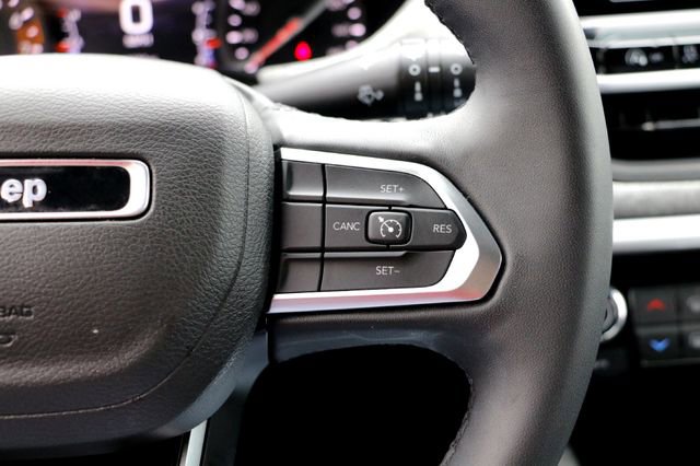 Used 2025 Jeep Compass Latitude image 13