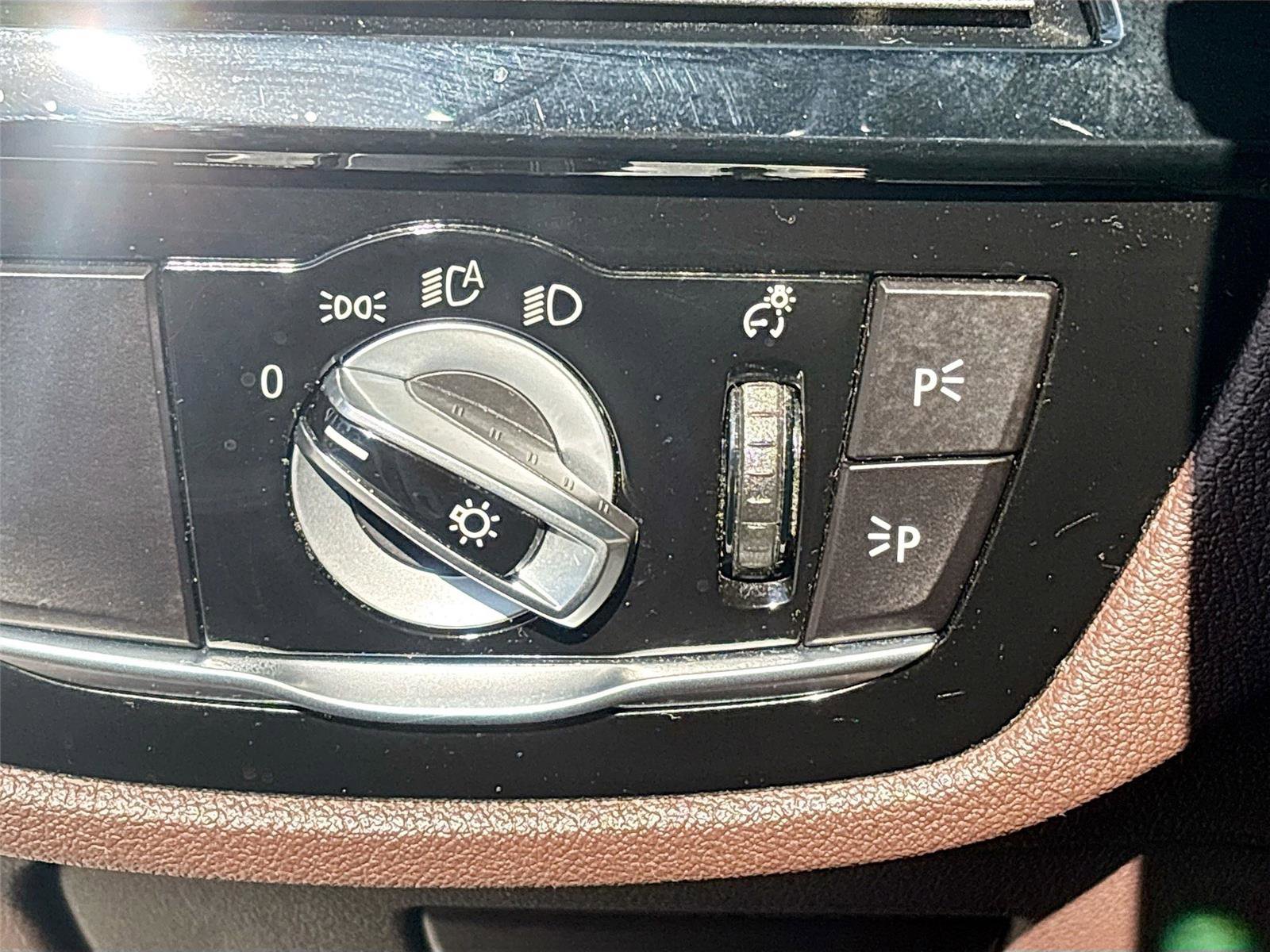 Used 2021 BMW 530i xDrive w/ Premium Package image 10