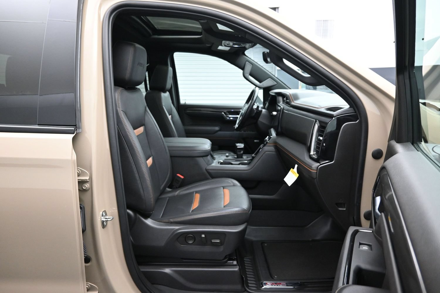 Used 2023 GMC Sierra 1500 AT4 w/ AT4 Premium Package AWD/4WD image 13
