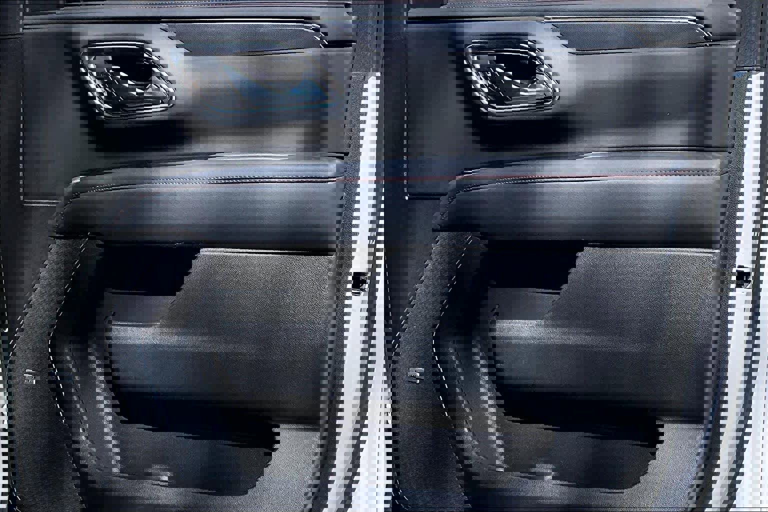 Used 2021 Chevrolet Suburban RST w/ Luxury Package image 27