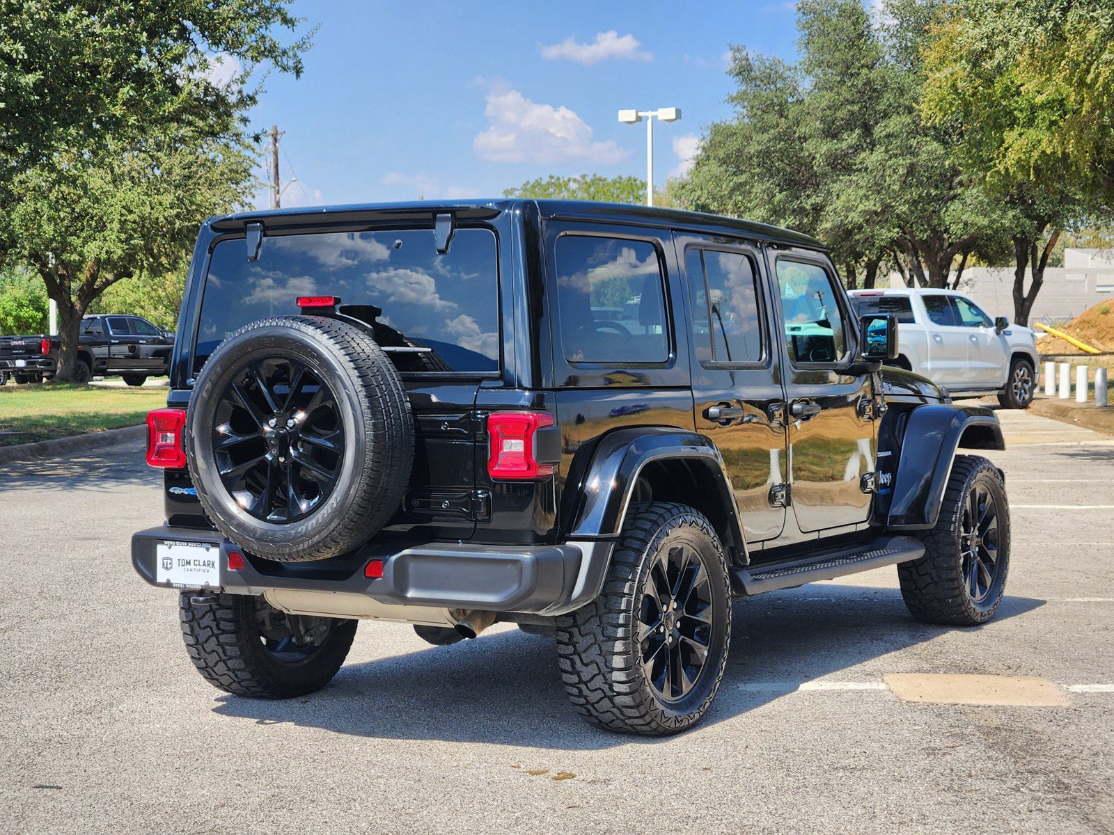 Used 2021 Jeep Wrangler Unlimited Sahara w/ Cold Weather Group AWD/4WD image 5