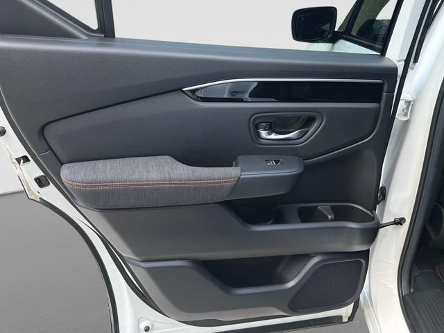Certified 2025 Honda Pilot Sport image 15