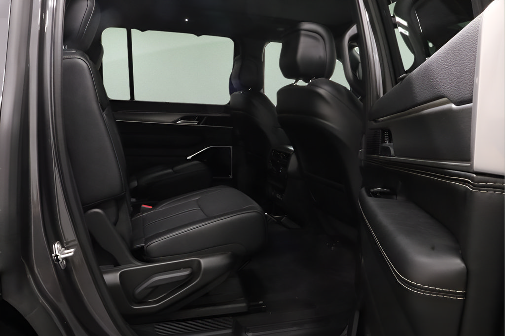 New 2026 Jeep Grand Wagoneer Limited AWD/4WD image 17