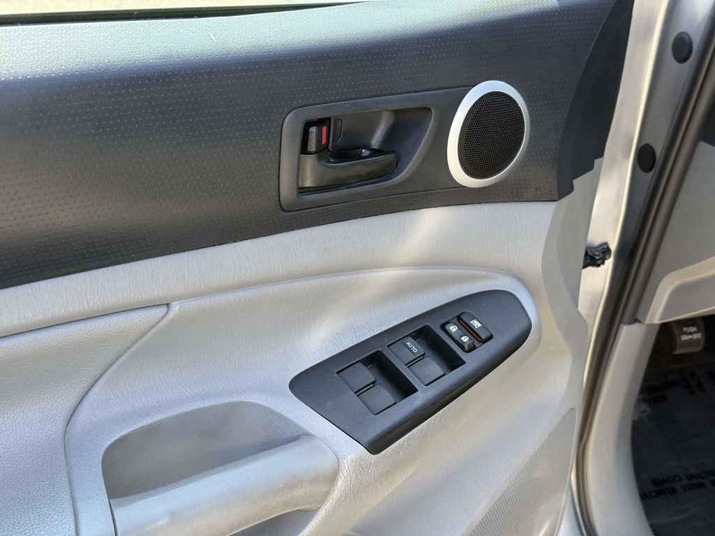 Used 2015 Toyota Tacoma PreRunner w/ SR5 Package RWD image 31
