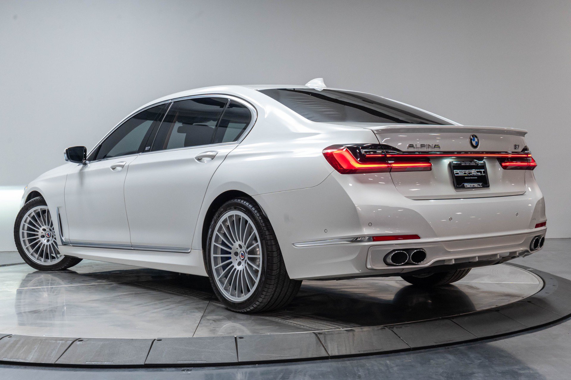 Used 2022 BMW ALPINA B7 xDrive AWD/4WD image 52