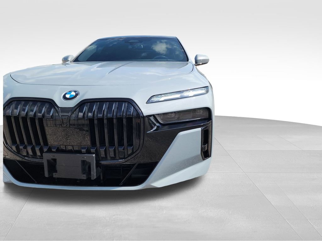 Used 2023 BMW 740i w/ Executive Package image 9