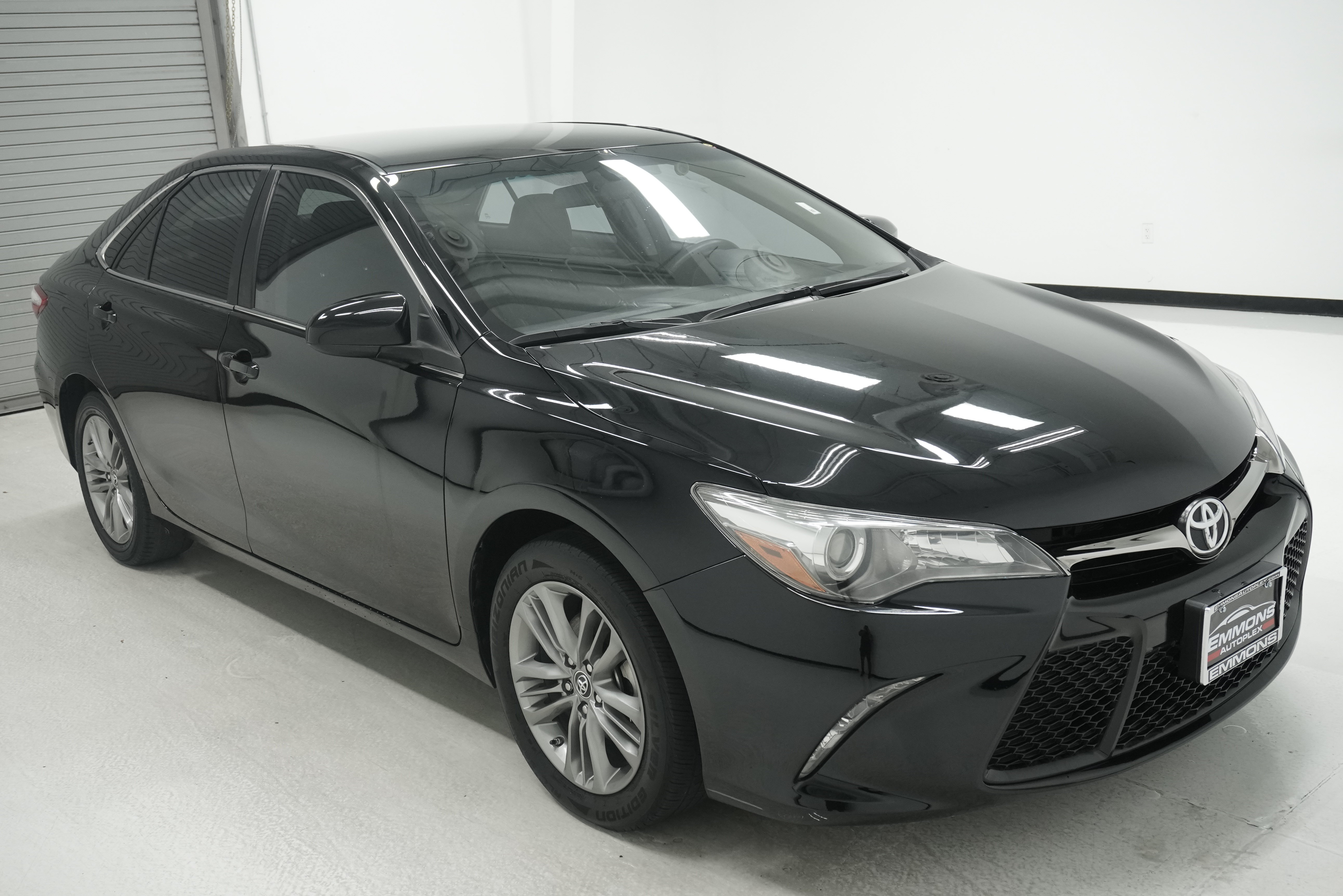 Used 2016 Toyota Camry SE FWD image 3