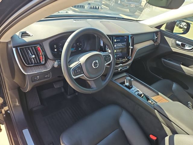 Used 2022 Volvo XC60 B5 Momentum w/ Climate Package AWD/4WD image 10