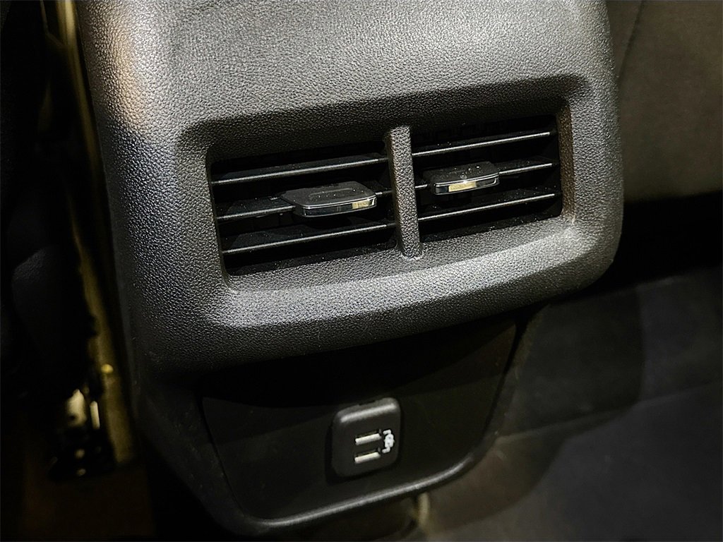 Used 2021 Chevrolet Equinox LS image 22