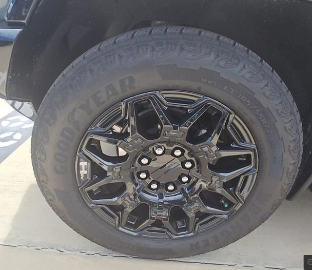 Certified 2025 GMC Hummer EV 3X w/ LPO, Dark Essentials Package AWD/4WD image 6
