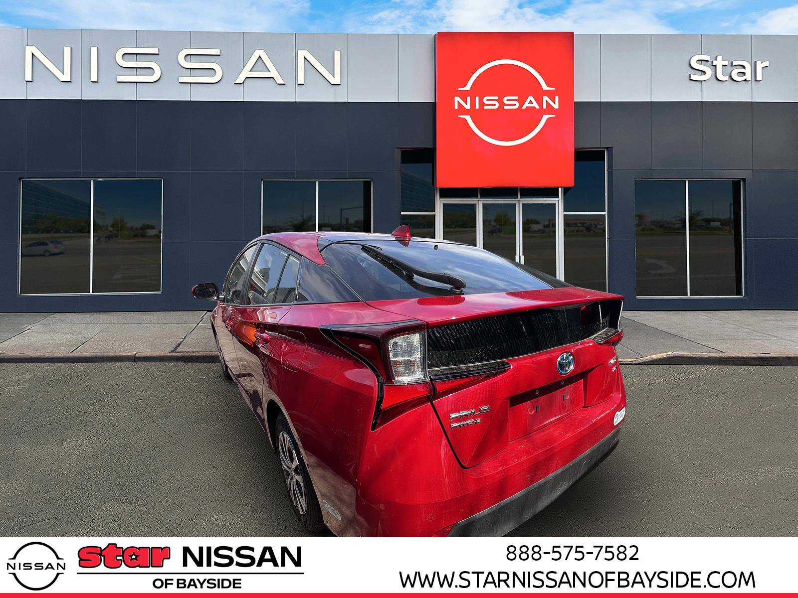 Used 2020 Toyota Prius XLE image 3