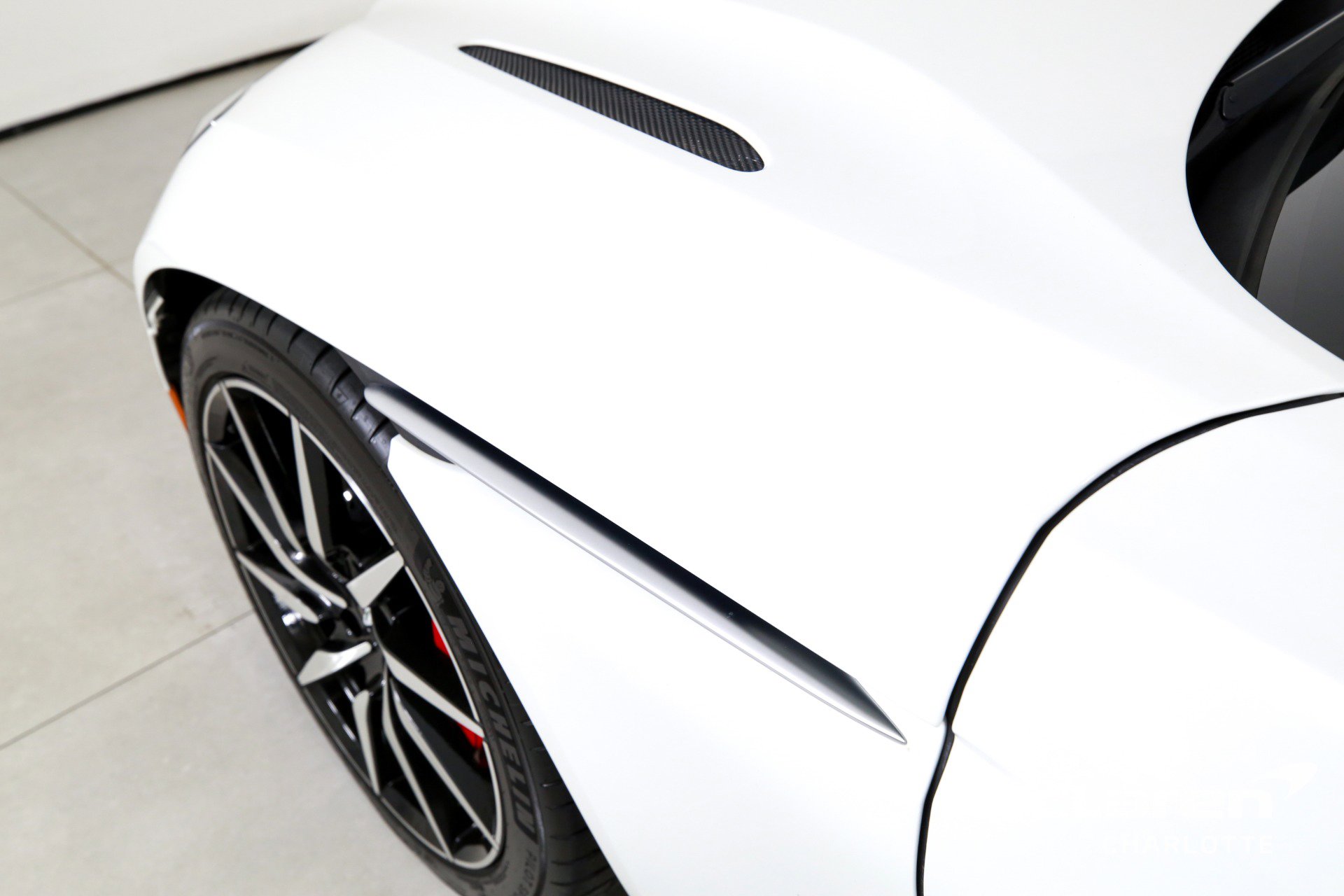 Used 2020 Aston Martin DB11 Volante RWD image 33