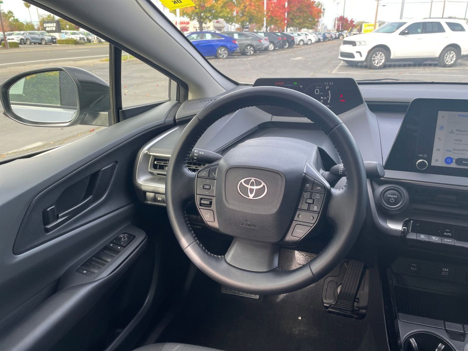 Used 2025 Toyota Prius LE image 33