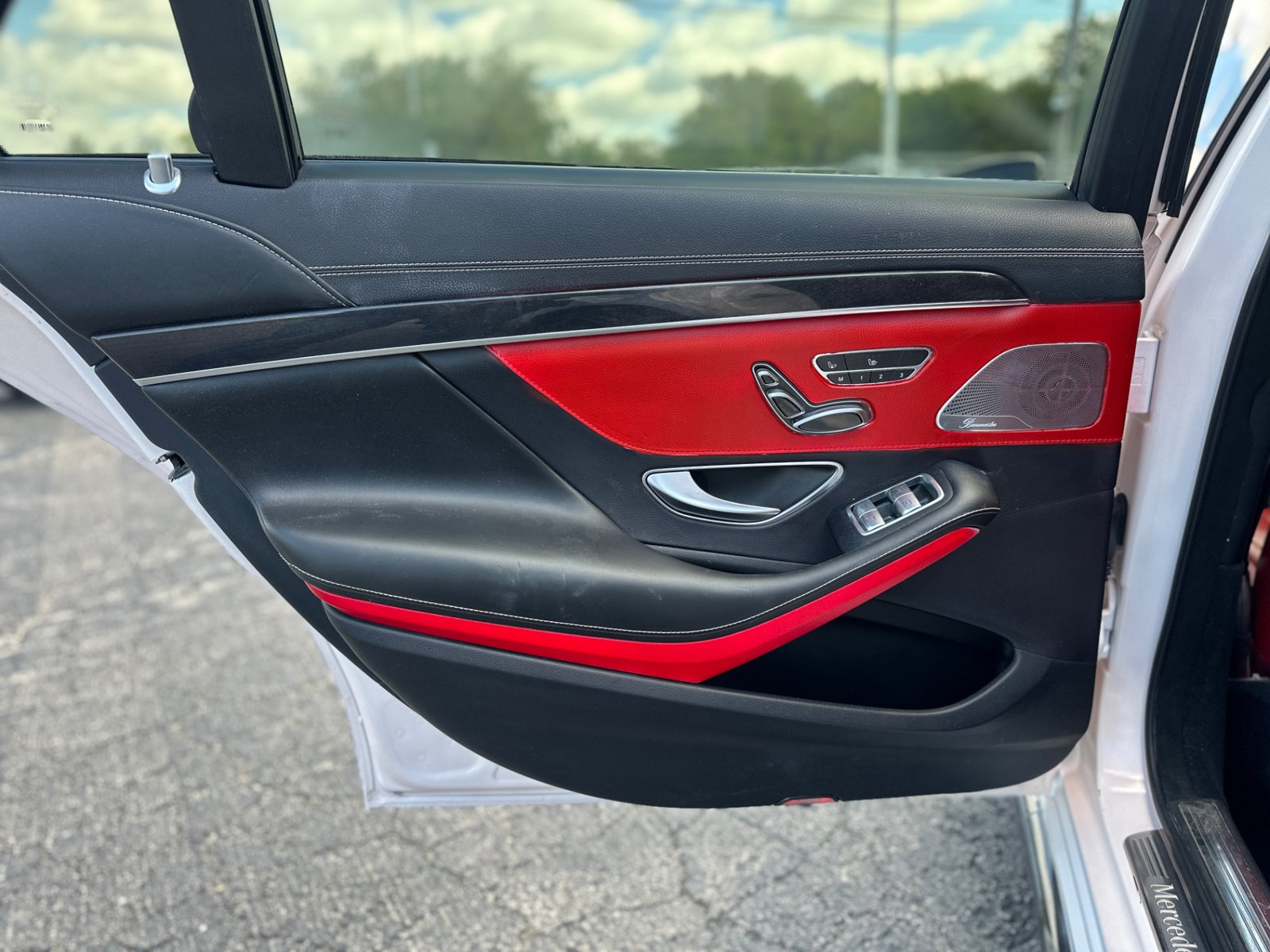Used 2018 Mercedes-Benz S 560 4MATIC Sedan w/ AMG Line Exterior image 34