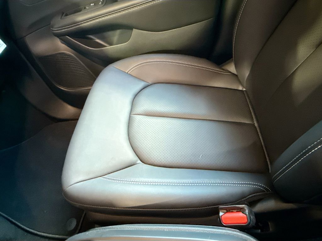 Used 2026 Chrysler Pacifica Select image 24