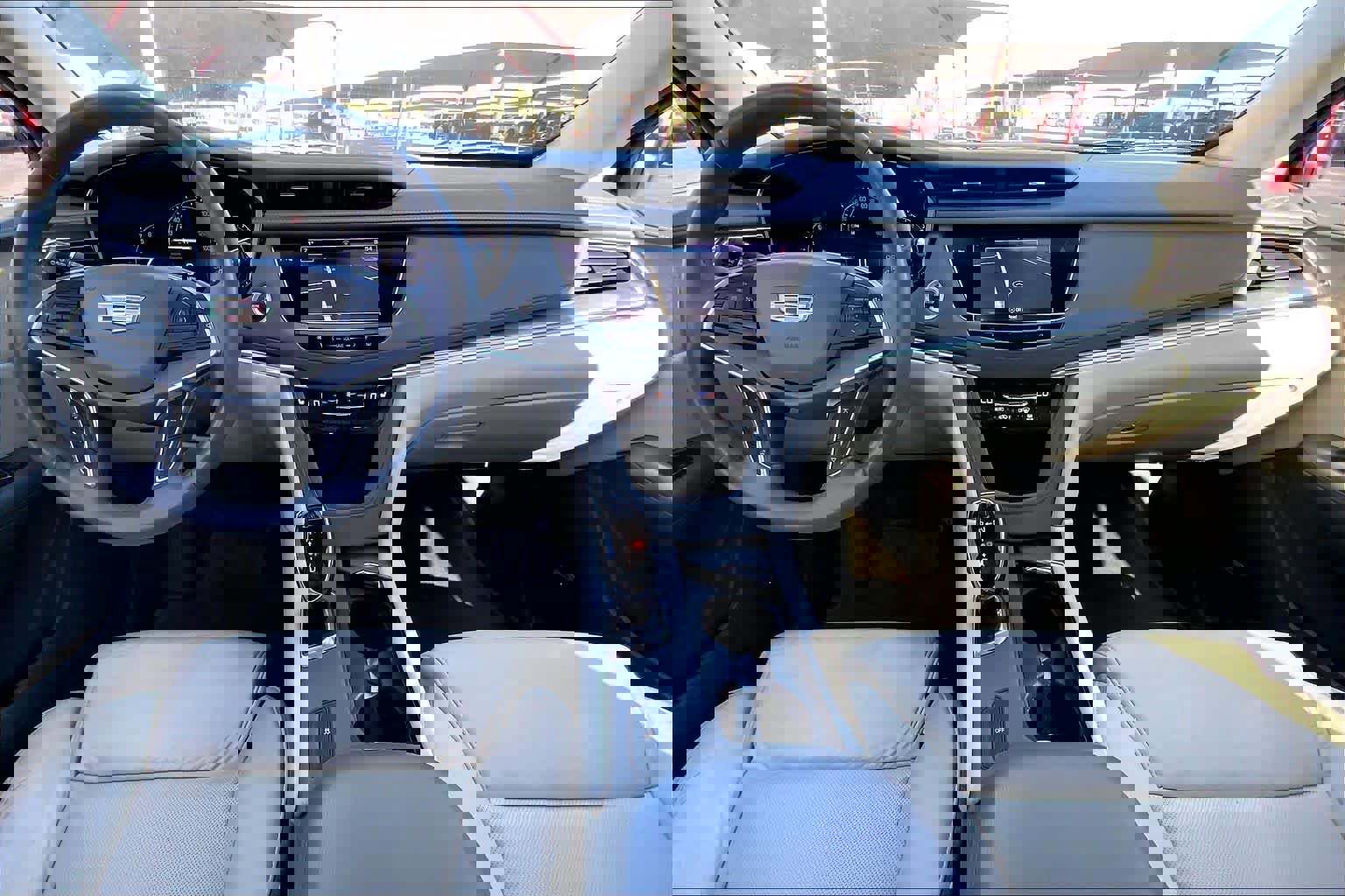 Used 2017 Cadillac XT5 Luxury w/ Driver Awareness Package FWD image 16