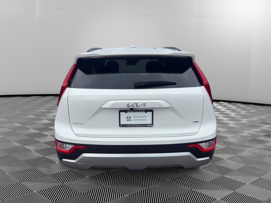 Used 2025 Kia Niro EX image 6