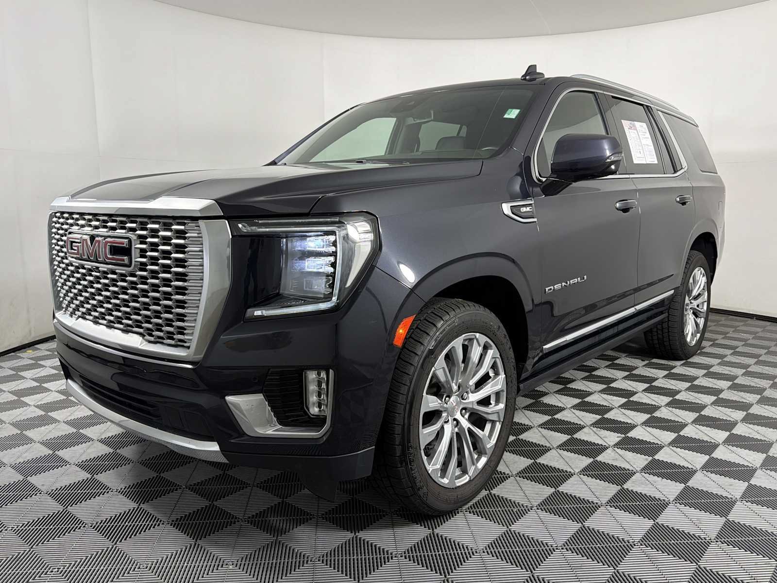 Used 2023 GMC Yukon Denali AWD/4WD image 3