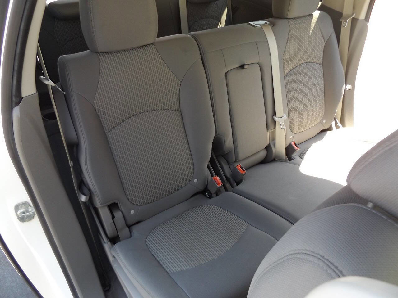 Used 2012 Chevrolet Traverse LS FWD image 24